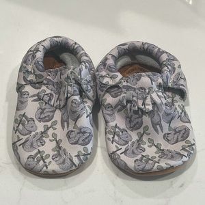 Freshly Picked sloth moccasins size 5